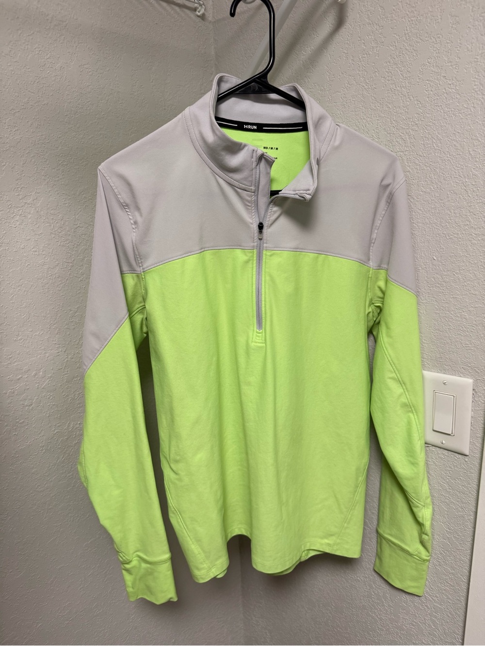 Men’s Under Armour Fitted 1/4 Zip Pullover- Medium